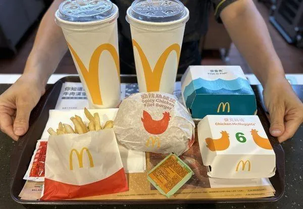 婚禮包3600元新人竟請吃「冷掉的麥當勞」　賓客傻眼