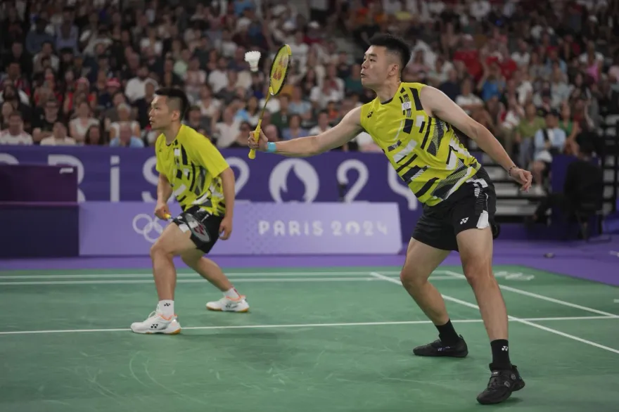 麟洋配巴黎奧運羽球男雙驚險2連勝！　王齊麟整場敲自己頭原因曝光