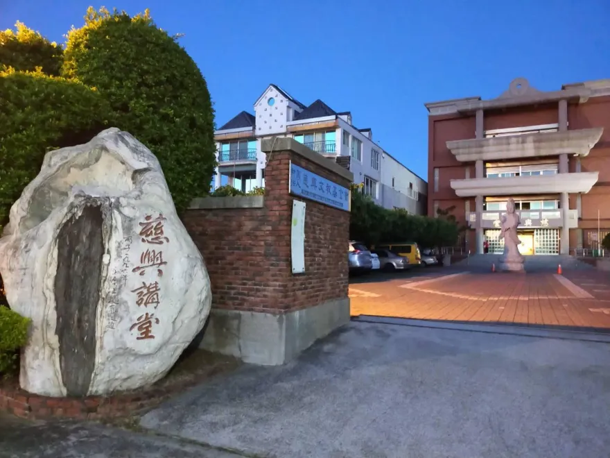 快訊/暑訓營「冒牌園長」扁學生！當犯人般壓制還掐脖　教育局查出違法勒令停辦