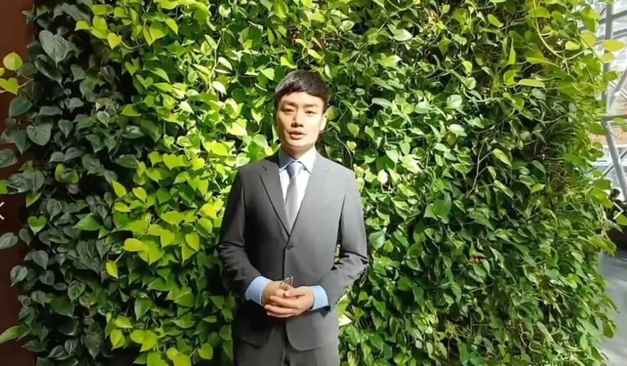 影/反擊蔣萬安迷因！殷瑋親示範「沈伯洋回應生成器」
