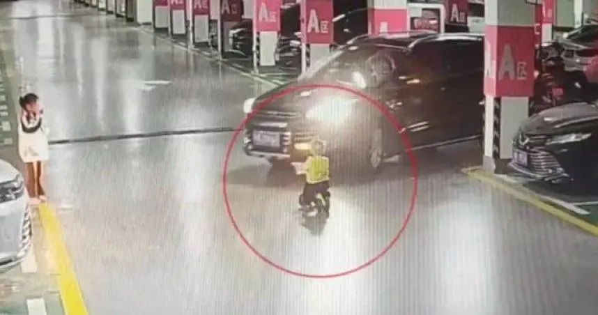 2歲童廣西社區停車場玩耍出事！慘遭休旅車輾過送醫不治