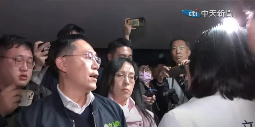 影/陳玉珍、陳瑩爆扭打！她宣稱手受傷　叫來救護車送醫
