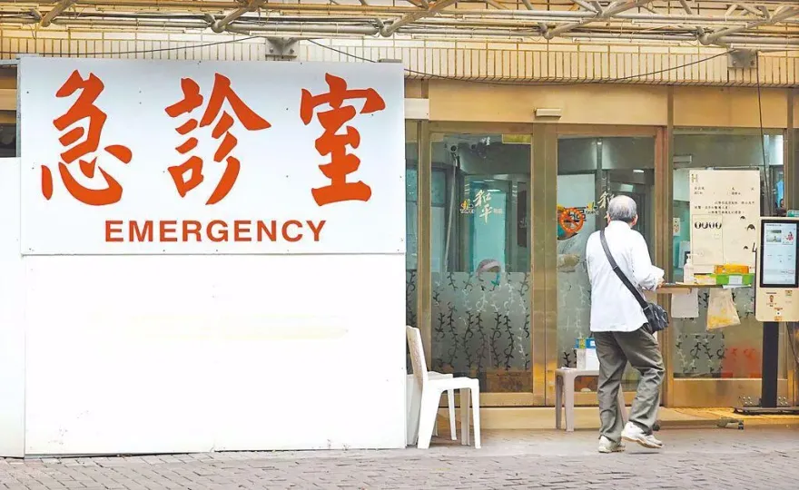 急診室大崩潰！插管患「躺地CPR」　醫嘆：徹底「接地氣」