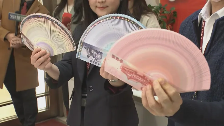 影/台灣過年「換新鈔」登上CNN　銀行前大排長龍記者好震驚