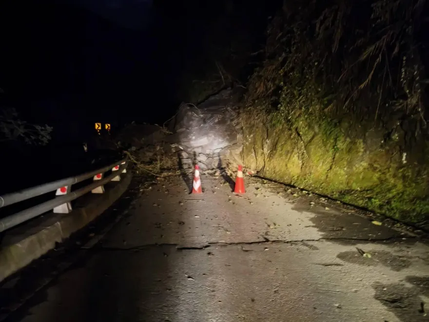 影/嘉義6.4強震！台20線利稻段邊坡塌搶通　單線雙向通行