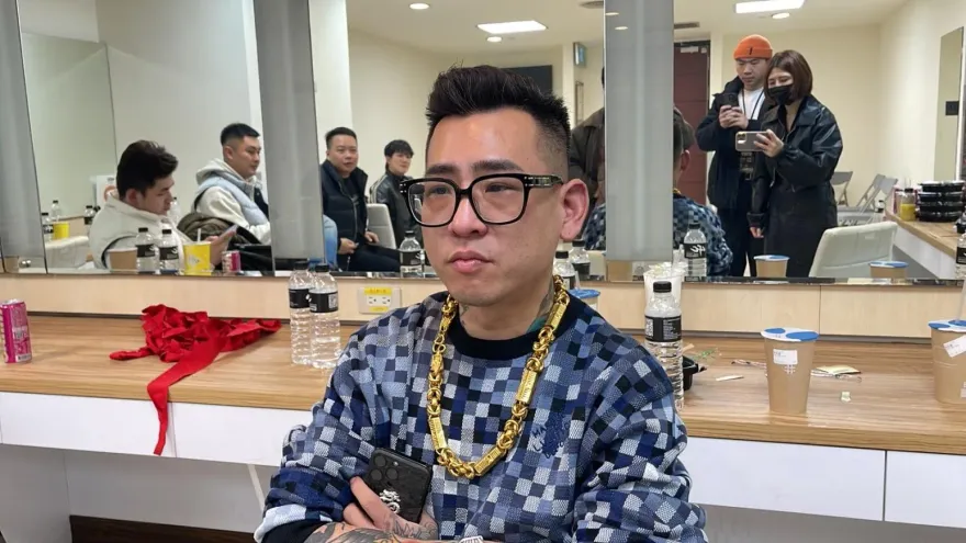 蹦闆孤兒出身白手起家　36歲年收10億擁12間房連成一圈