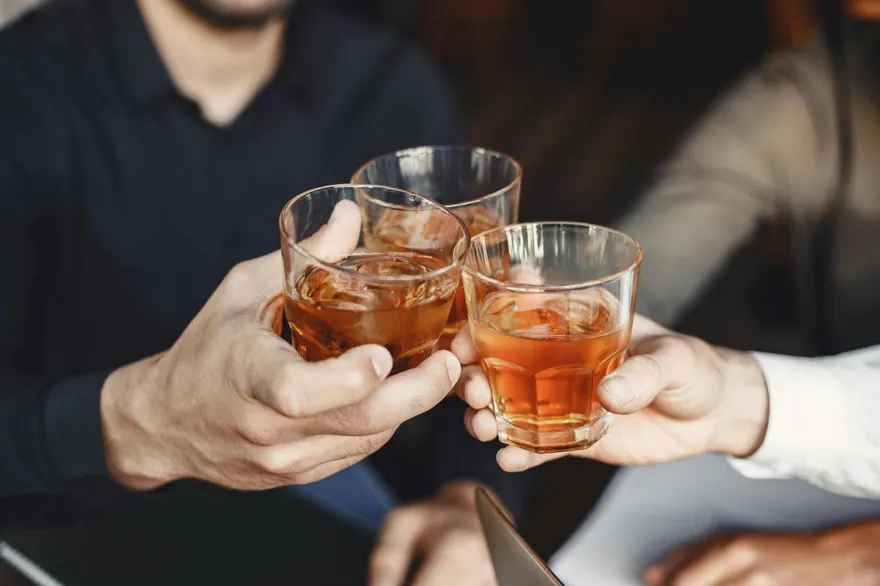 全球24億人飲酒！研究：愛喝酒增染疫死亡風險1.5倍