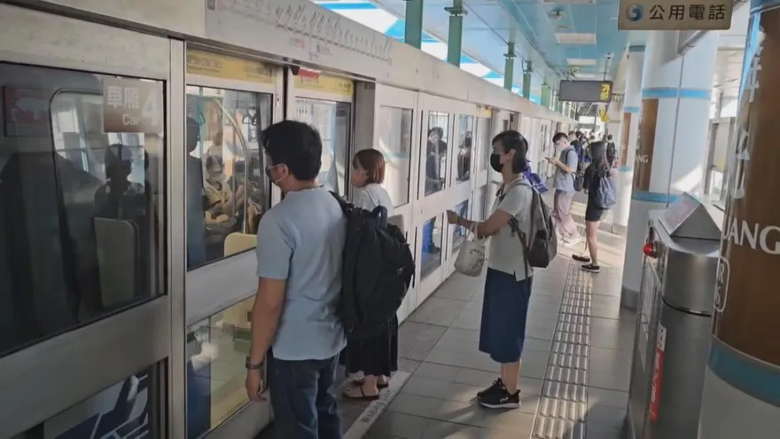 文湖線一度「全線暫停」　北捷曝原因：孩童手遭門夾傷