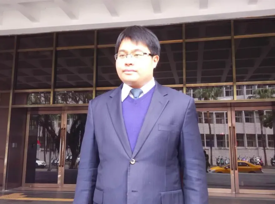 退休師嗆傅崐萁被請出場　綠營律師：恐犯強制罪