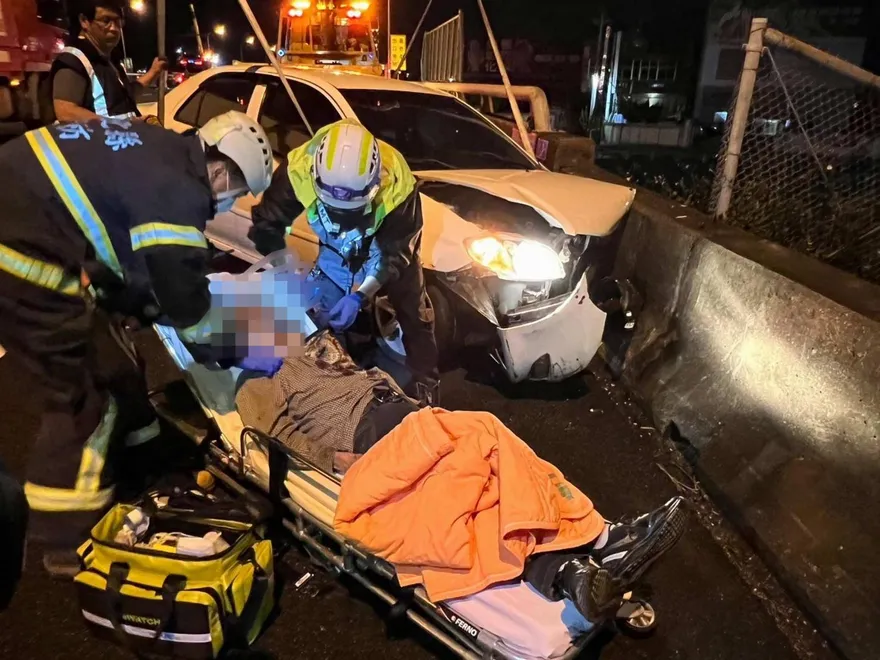 國1爆驚悚車禍！彰化段「3車追撞」釀翻覆　4人傷送醫