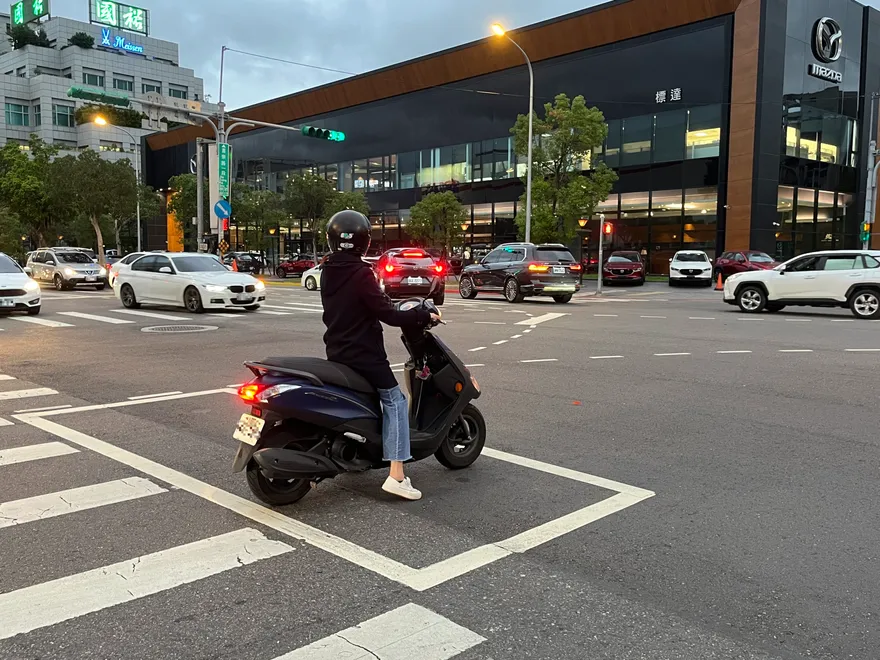 機車左轉規則不一！騎士怨「轉個彎像在打二戰」引熱議
