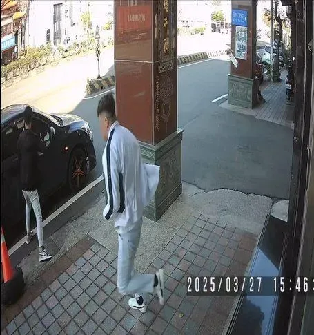 台中「黑白雙匪」搶銀樓20萬金項鍊　逃亡21小時高雄落網