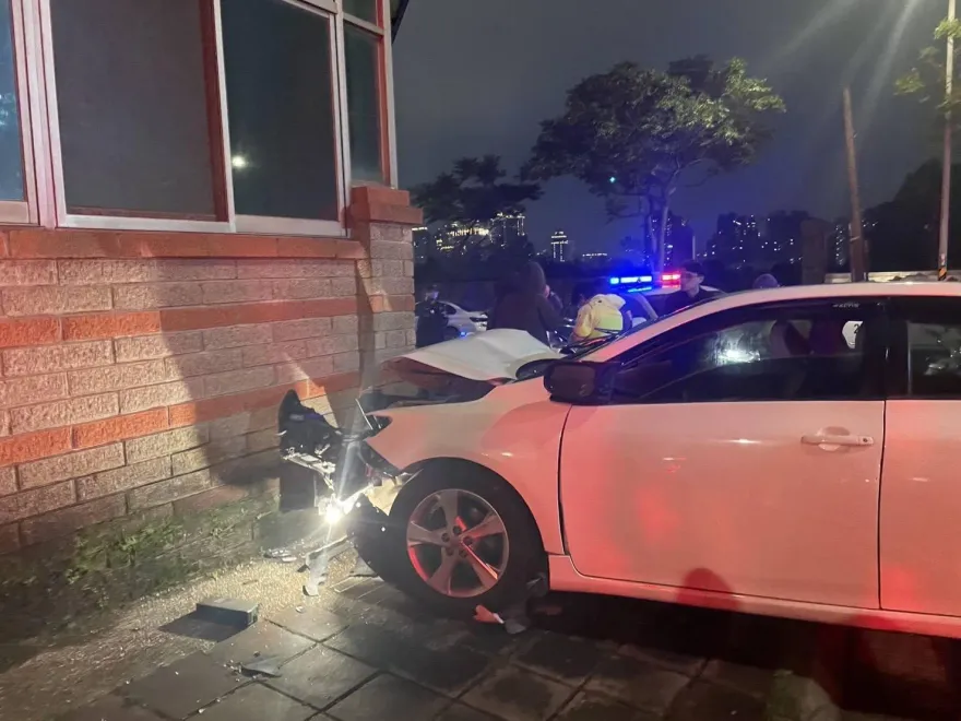 影/桃園煉油廠前傳槍響　竟是警追3少年偷開公司車