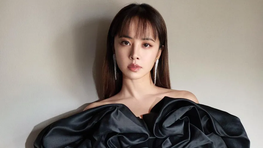 南京驚喜現身！霸氣女王蔡依林回歸　全黑透視裝美胸被看光