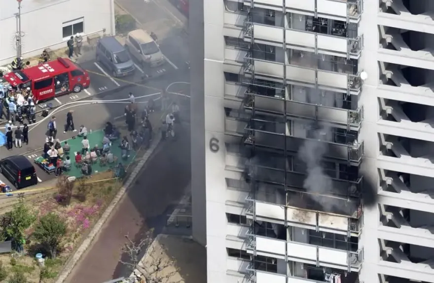 日本大阪府14層樓公宅爆嚴重火災　27人送醫1人重傷