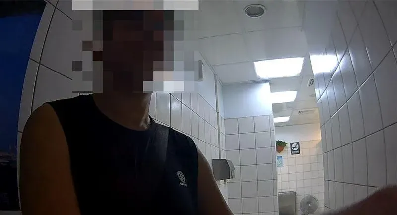 影/台中大賣場驚傳偷拍！噁男辯「壓力大」潛女廁遭法辦