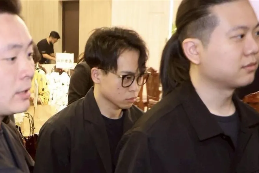 賀瓏爆無縫接軌Albee！名製片揭戀情時間軸轟：現代陳世美