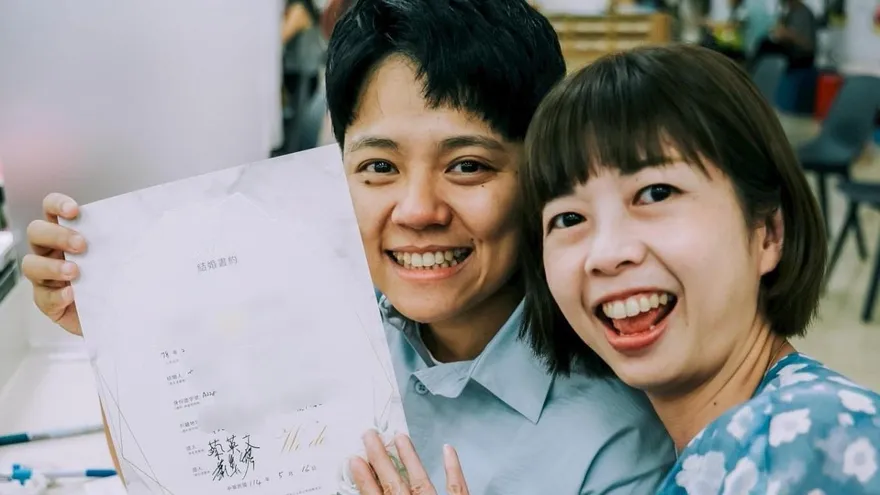 網紅「敏迪選讀」結婚了！證婚人超猛「竟是蔡英文、蕭美琴」