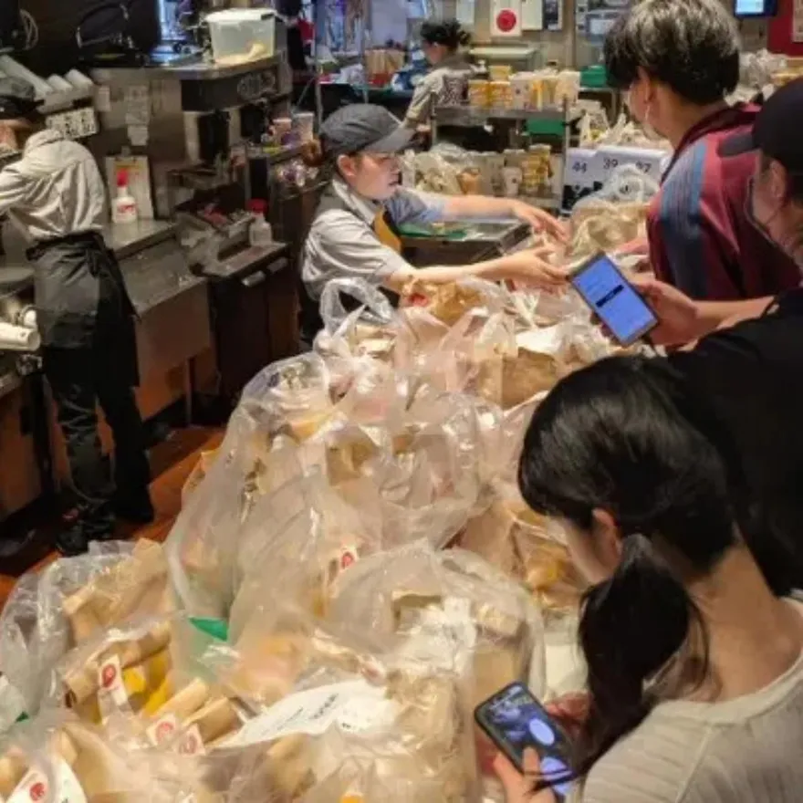 日本爆吉伊卡哇之亂！餐點「不領丟地上」只要玩具　離譜畫面曝
