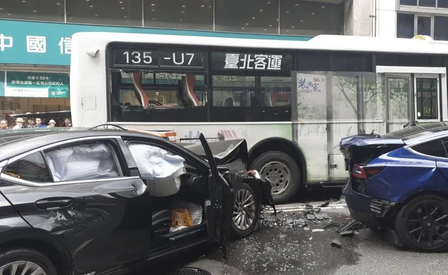 重慶南路暴衝釀9傷　肇事董座今未到警局說明
