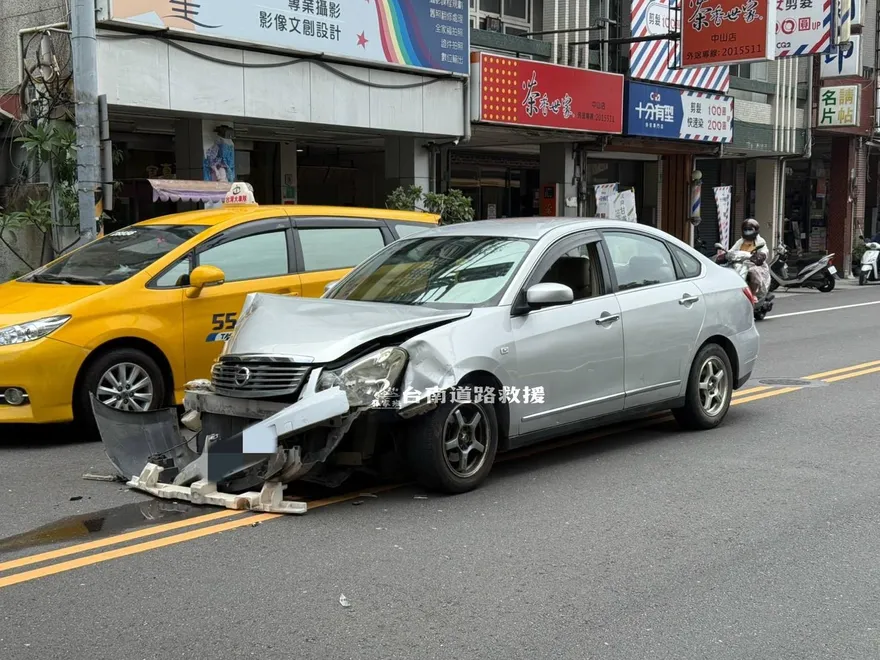 影/台南慘烈8車事故！62歲長者毒駕肇事　破碎現場直擊