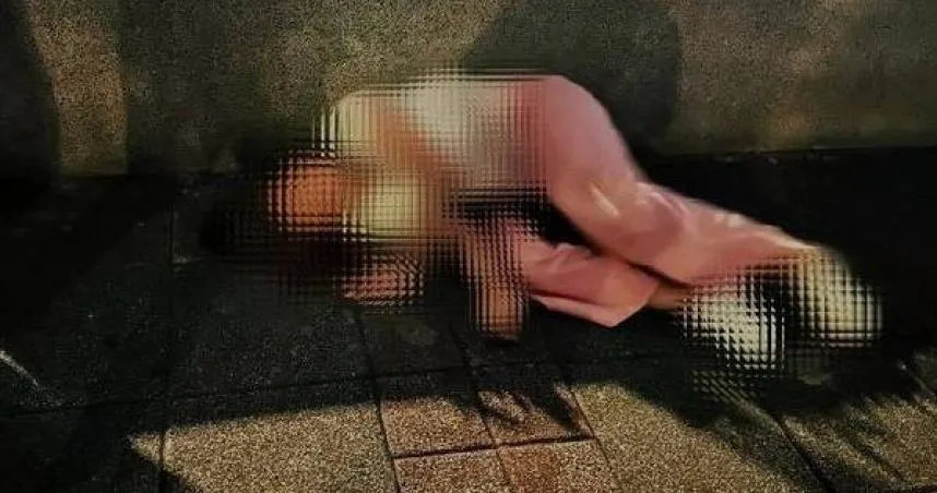 粉褲女醉倒街頭斷片了！警叫醒帶起床氣：再讓我睡一下