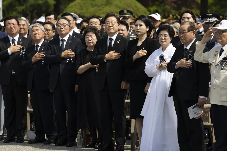 李在明上台後首場全國活動！顯忠院悼念烈士承諾「照顧撫卹」