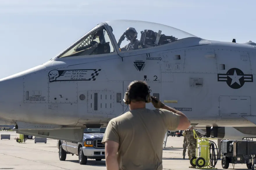 結束30年任務　愛達荷首架A-10C攻擊機飛往「軍機墳場」除役