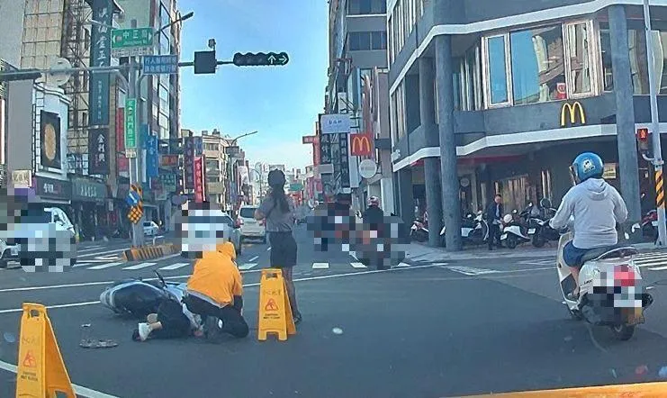 影/台南逆向衝撞！騎士遭撞「倒路中間」傷亡不明