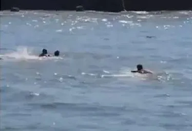 枋寮7學生溺水　2海陸「黑衣部隊」海游300公尺救5人