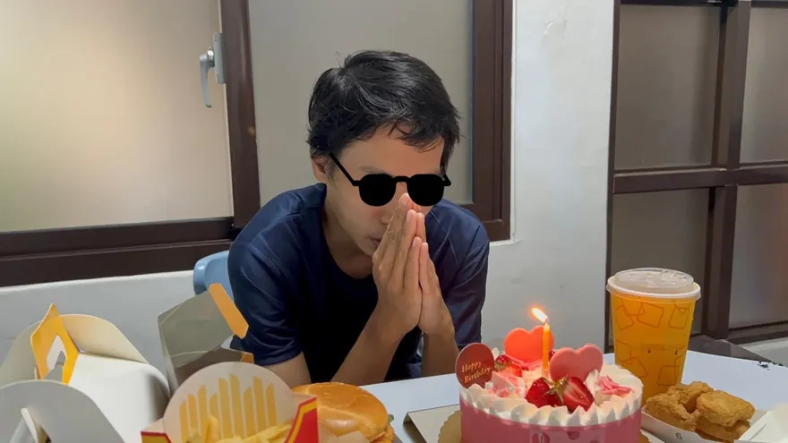 台中「黑戶青年」吃漢堡過生日哭了　人生首次願望曝光