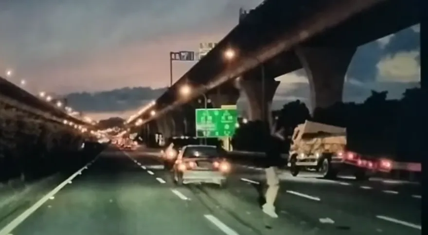 影/你前面有車！國1車禍「大貨車壓線閃」　下秒側翻三圈