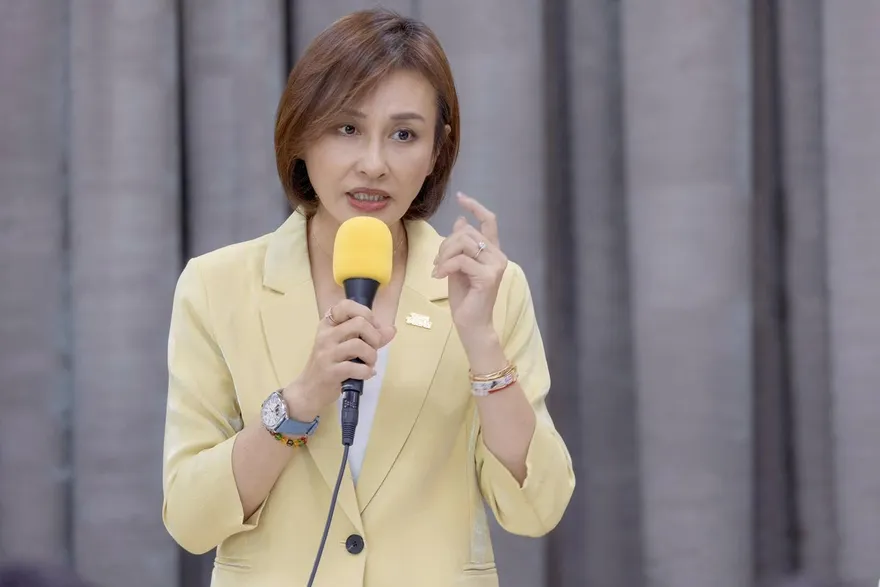綠營高雄市長內戰白熱化　邱議瑩設競辦插旗市區