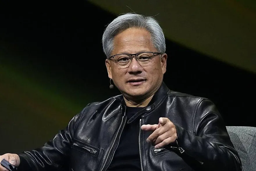 黃仁勳怒了！輝達「最愛AI小機器」難產　會議上罕見怒飆員工