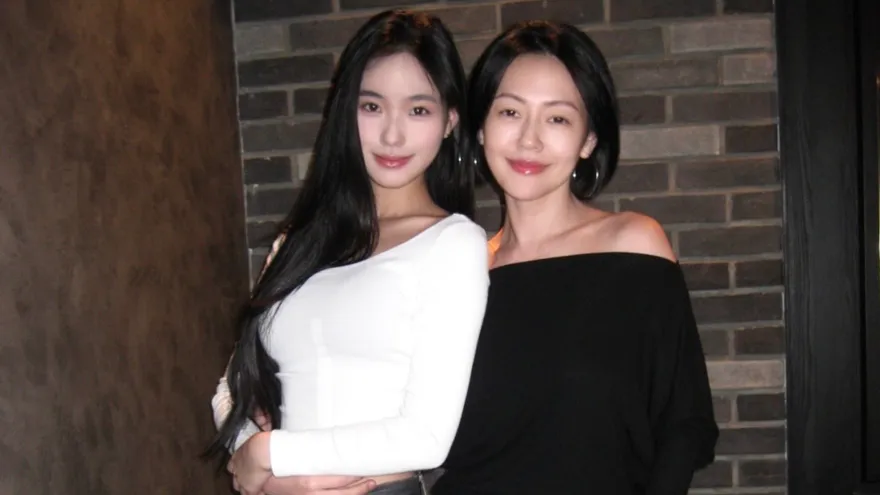 痛失大S！小S療傷4個月　現身愛女Lily畫展洩近況