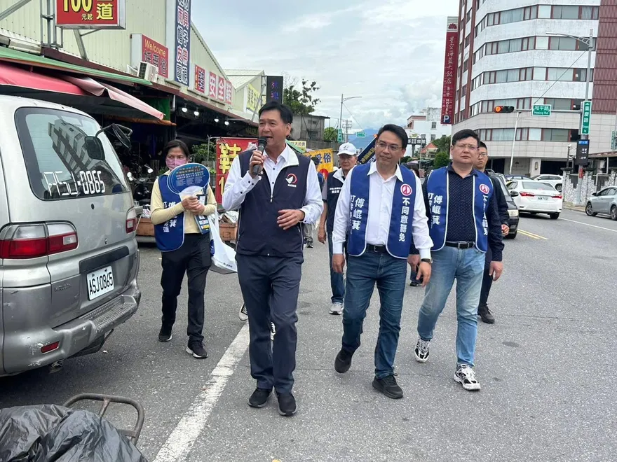 罷免案第3階段花蓮尬場　藍綠陣營市場掃街宣講