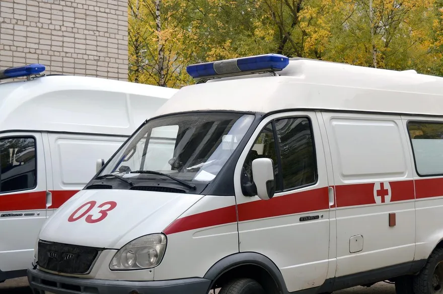 32歲陸女在「黑救護車」上身亡　家屬怒：停車吃飯耽誤半小時