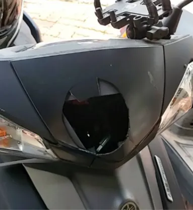 雲科大「芒果炸彈」偷襲！學生機車被砸出大洞　校友笑了