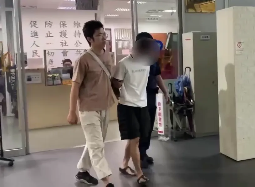 影/不要抓我兒子！新北狂男「遭開11槍逮捕」父攔阻哭求