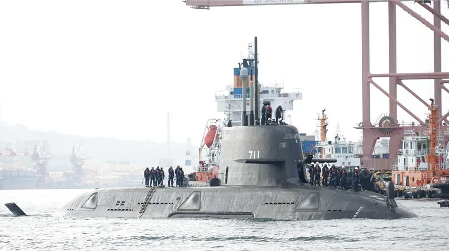 海鯤號發生什麼事？目擊驚呼：尾舵都看不見了