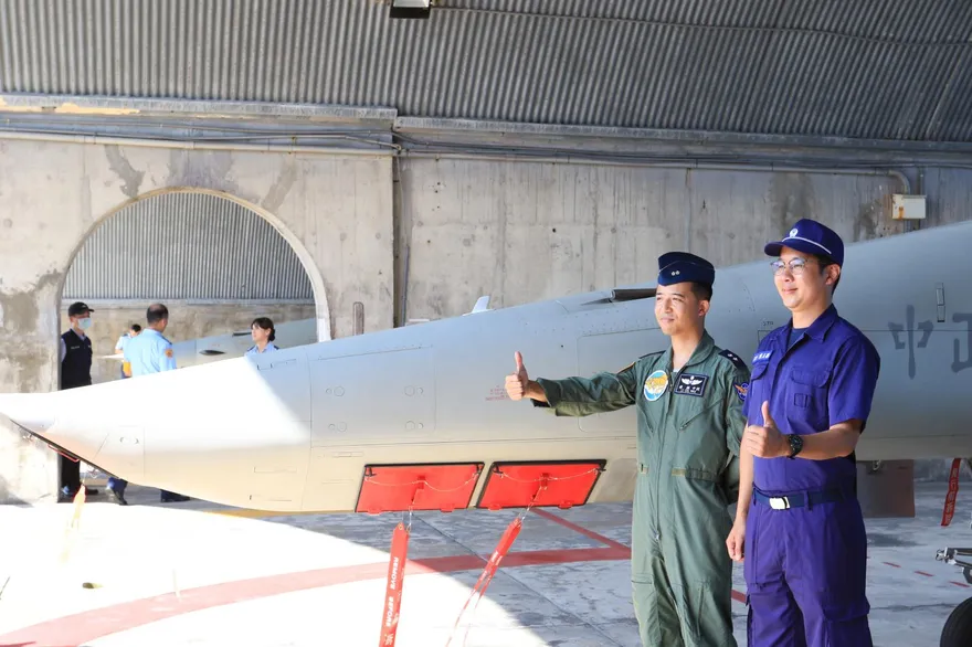 空軍RF-5E偵察機走入歷史　第12隊分隊長既不捨又榮耀