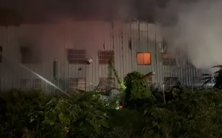台中樂器廠火警！薩克斯風助燃　燒到鐵皮屋變形