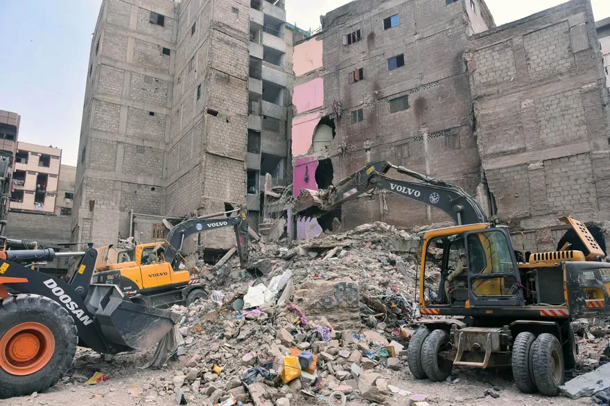 影/恐怖！巴基斯坦住宅危樓「倒塌變平地」　19人遭活埋亡