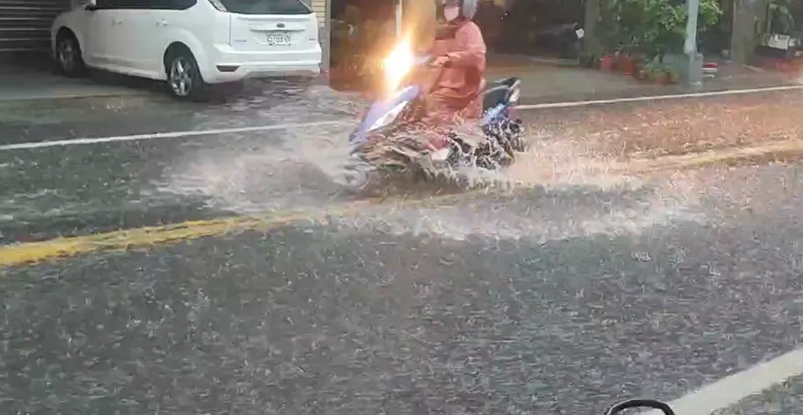 台北2區淹水一級警戒　雙北市災害應變中心開設