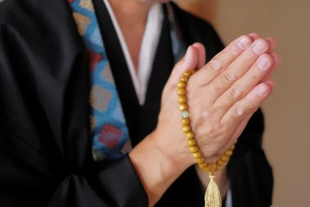 73歲婦誦經驚覺視力模糊！就醫揪出白內障