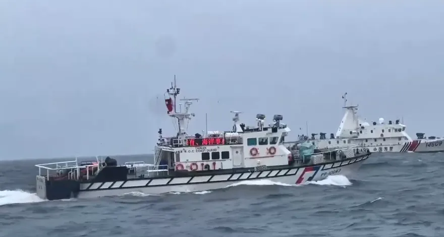 影/4大陸海警船侵擾金門水域　海巡併航監控驅離