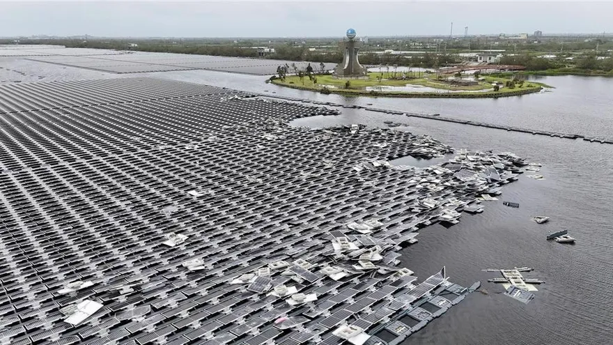 嘉南逾14萬片光電板受損　環境部抽驗水質：安全無虞
