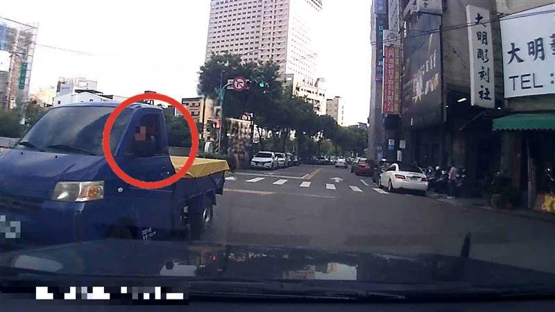 台中驚見「身指分離慘劇」！攔警車求救