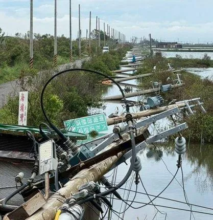 丹娜絲重創嘉義停電搶修最新！南霸天手搖飲暖請救災人員免費喝