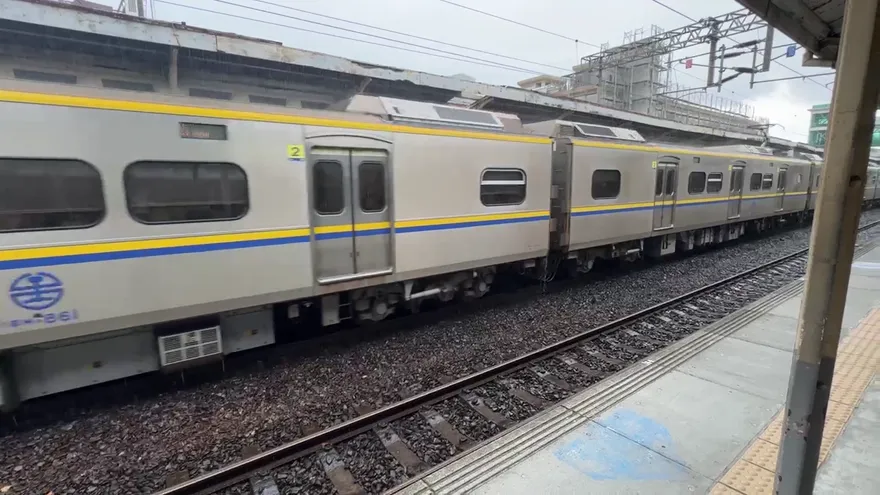悲！台鐵爆死傷事故「苗栗區間車撞行人」